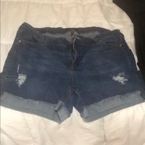 Celebrity pink shorts!